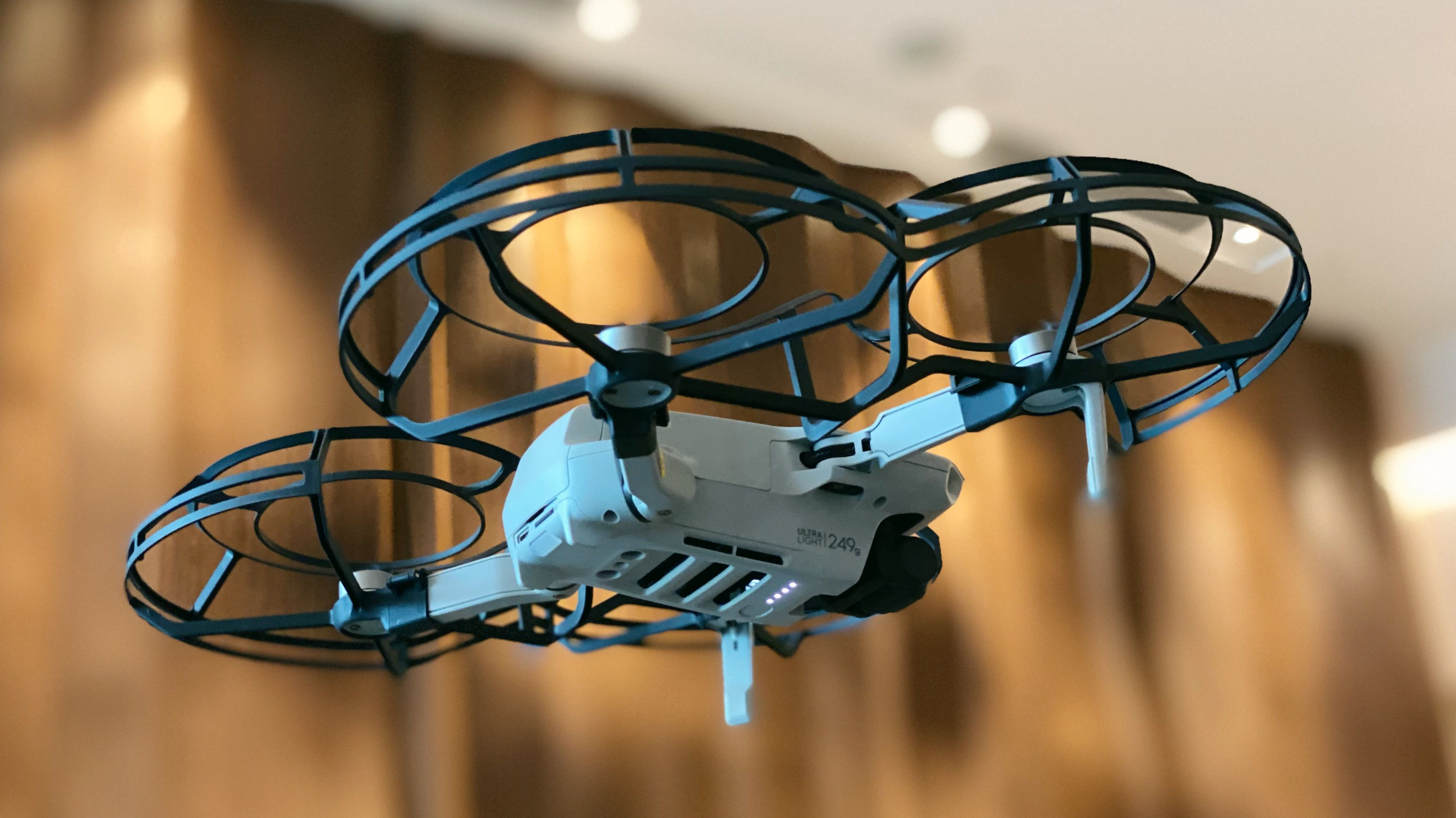 پرواز در محیط بسته,پرواز ایمن,پرواز ایمن با پهپاد در محیط بسته، نکات و ترفند پرواز با پهپاد,